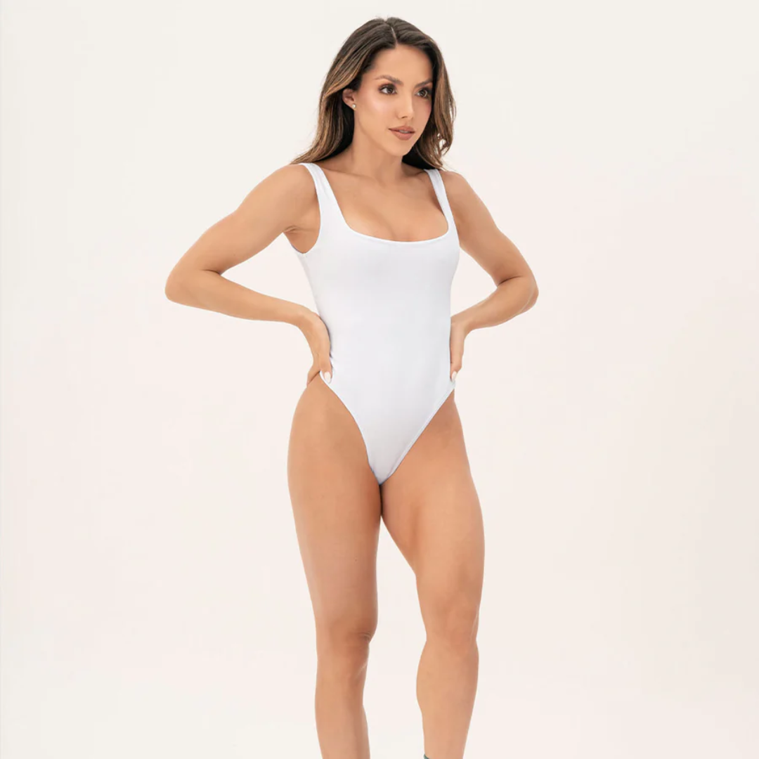 BODY SIN MANGA CON ESCOTE CUADRADO